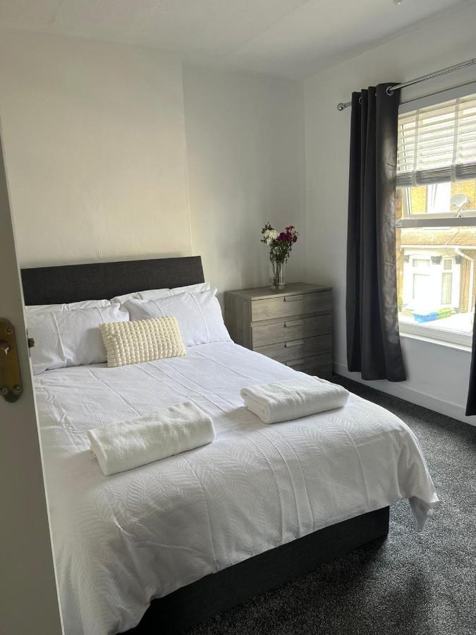Crown Road Apartment Sittingbourne Exterior foto